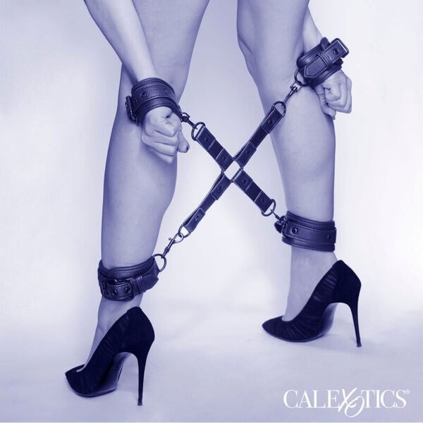 CALEXOTICS - NOCTURNAL CONECTOR HOG TIE CUERO AJUSTÁVEL PRETO - Image 6