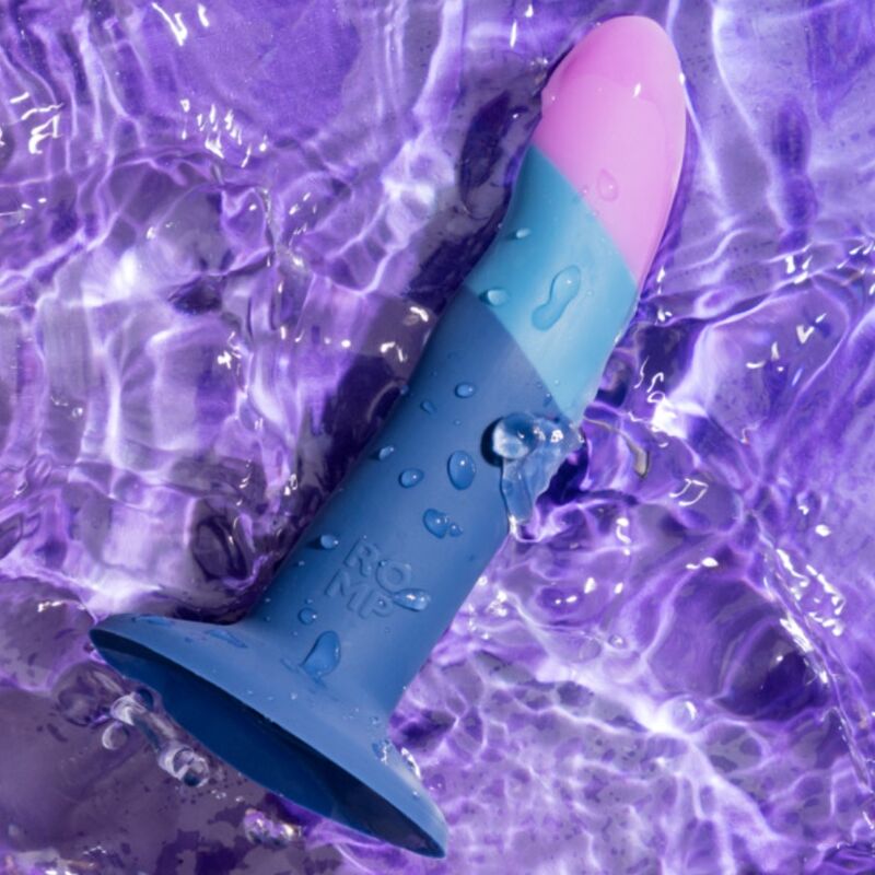 ROMP - PICCOLO DILDO DE SILICONE COM VENTOSA TRICOLORIDA 14 CM - Image 2